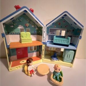 CoComelon JJ Deluxe Family House Playset 10 PC Sounds Song Figures 2021 Used